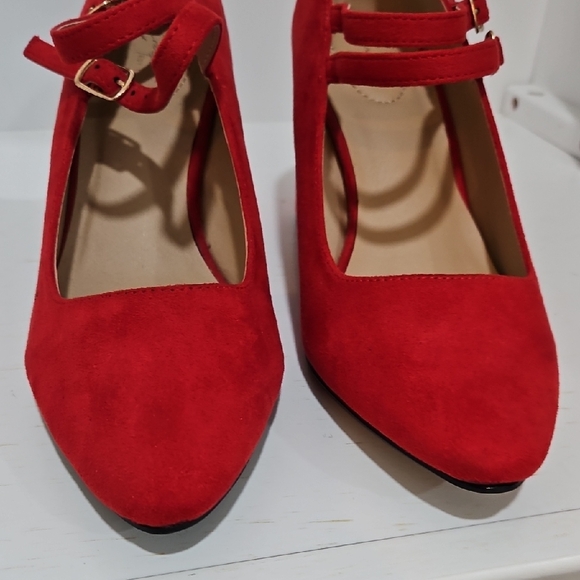 Comfort Est 1946 Women's Red Suede Double-Strap Block Heel Pumps - Picture 13 of 14